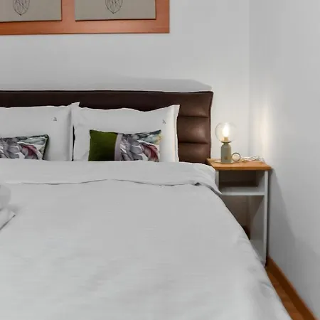 The Flower Clabucet Studio Apartment *